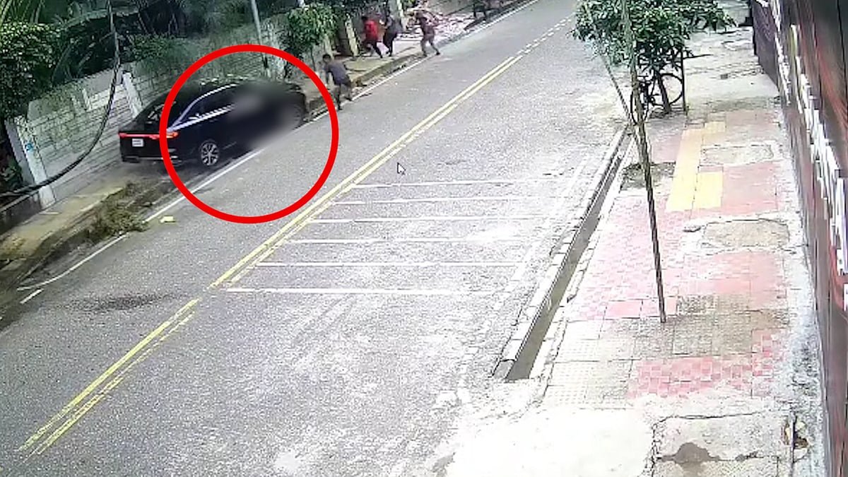 বারিধারায় প্রাইভেট কারের চাপায় শ্রমিক নিহত, চালক আটক