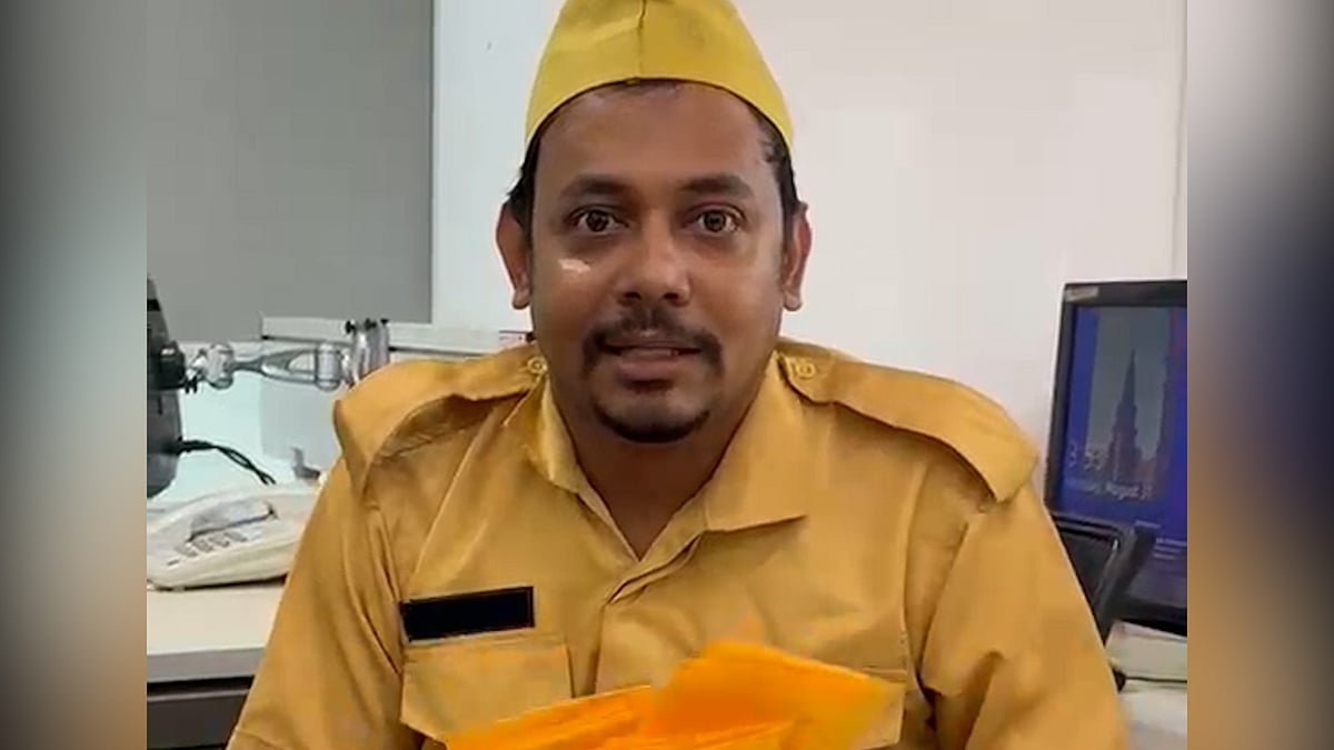 ডাকপিয়নের বেশে কেন চিঠি হাতে রনি, কেন এমন সাজ
