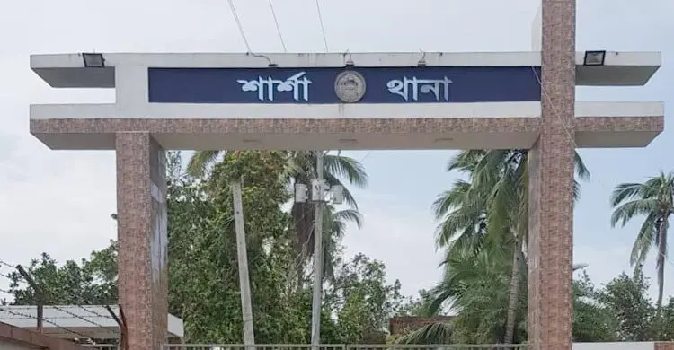 কুপ্রস্তাবে রাজি না হওয়ায় বিধবা চা দোকানির নিকট চাঁদা দাবির অভিযোগ