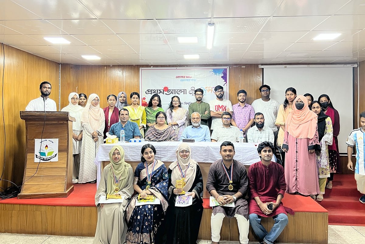 আবৃত্তি প্রতিযোগিতার পুরস্কার বিতরণ ও নবীনবরণ