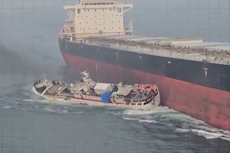 ক্যামেরায় ধরা পড়ল মাছ ধরার নৌযানে বাল্ক ক্যারিয়ারের ধাক্কা