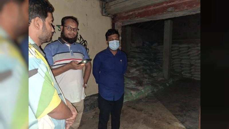 শেরপুরে অবৈধভাবে মজুদ করা ৫৪ বস্তা ডিএপি সার জব্দ, জরিমানা