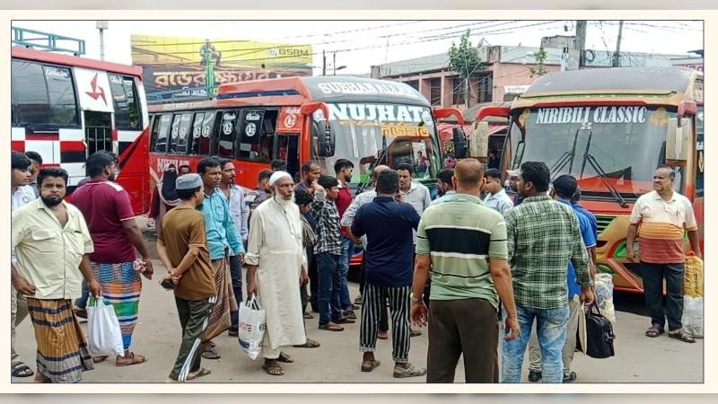 থ্রি-হুইলার ও বাস শ্রমিকদের দ্বন্ধে বরিশাল থেকে বাস চলাচল বন্ধ