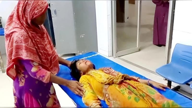 ৯৯৯-এ কল করে অভিযোগ করায় স্কুলছাত্রীর ৫ দাঁত ভেঙে দিল বখাটে