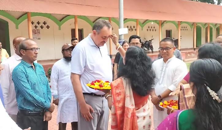 কান্তজির মন্দির পরিদর্শন করলেন মার্কিন রাষ্ট্রদূত