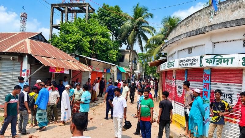 ফেসবুকের স্ট্যাটাস ঘিরে উত্তেজনা; সরাইলে রণক্ষেত্র, আহত ১৫