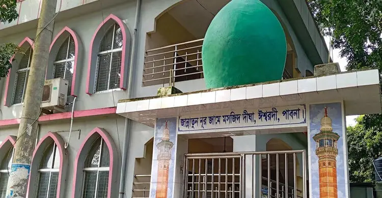 ইমাম-মুয়াজ্জিনের সরকারি সম্মানী ভাতায় মসজিদ কমিটির নেতার নাম