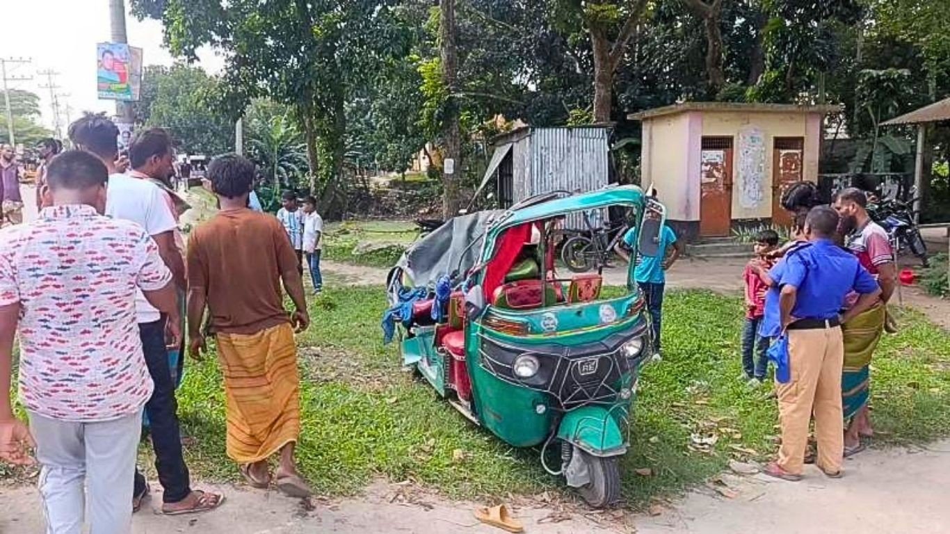 সিরাজগঞ্জে বাস-সিএনজি সংঘর্ষে কলেজ ছাত্রী নিহত, আহত ৩