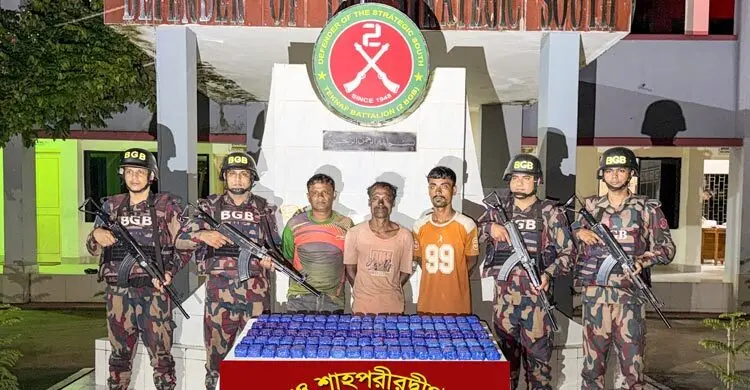 বিজিবির ধাওয়ায় নাফ নদীতে ইয়াবার বস্তা ফেলে পালানোর চেষ্টা, গ্রেফতার ৩