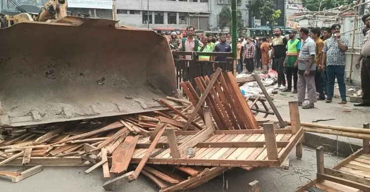 গুলিস্তান এলাকায় ডিএসসিসির উচ্ছেদ অভিযান, জরিমানা ৩২ হাজার টাকা