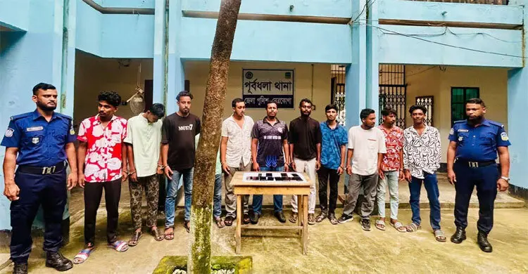 মিছিলের চেষ্টা, ধাওয়া দিয়ে ছাত্রলীগের নেতা-কর্মীদের ধরলো পুলিশ