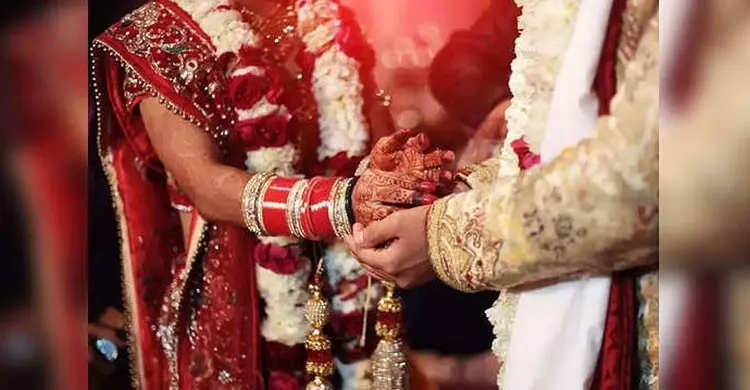 স্ত্রীকে কখনো নিজের মেয়ে, আবার কখনো ভাতিজি বলে বিয়ে দিতেন স্বামী