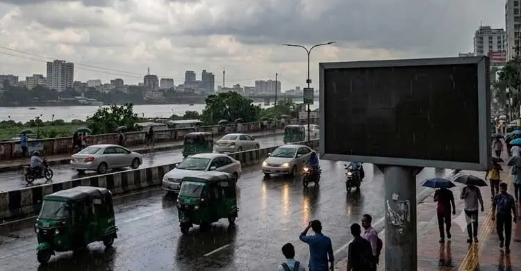 মেঘের আনাগোনা ঢাকায়, বৃষ্টি হতে পারে দুপুরে