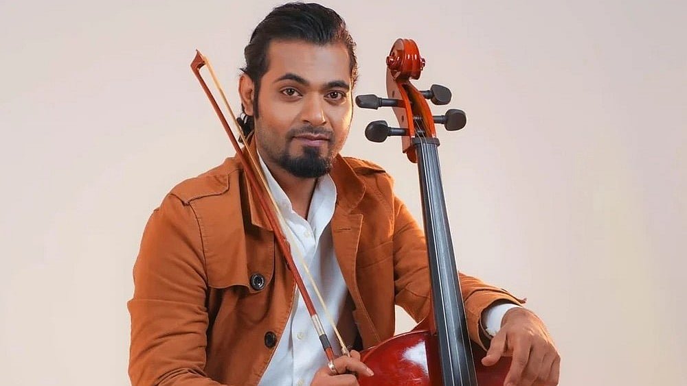 চেনা রুমি যেভাবে নতুন করে ফিরলেন