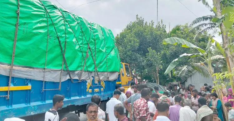 ত্রিশালে ট্রাক-অটোরিকশার মুখোমুখি সংঘর্ষে নিহত ২