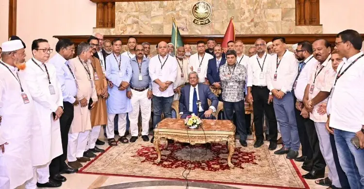দুর্নীতি থেকে বেরিয়ে আসতে সক্রিয়ভাবে কাজ করার নির্দেশ রাষ্ট্রপতির