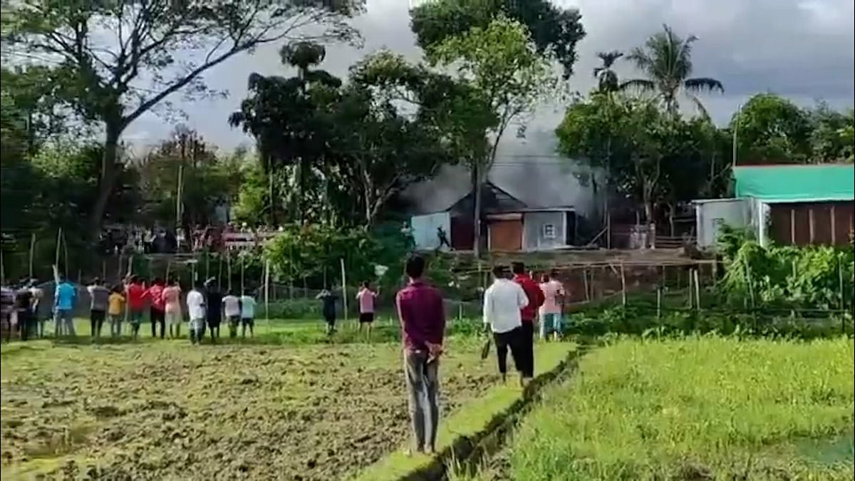 বাজারের নাম নিয়ে দুই গ্রামে তিন বছরের বিরোধ, আবারও পুড়ল পোড়াবাড়ি