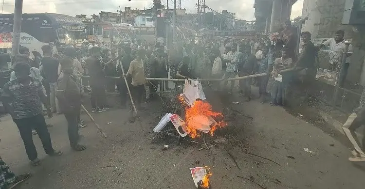 চট্টগ্রামে পরিবহনশ্রমিক-পুলিশ সংঘর্ষ, দুই সড়ক অবরোধ