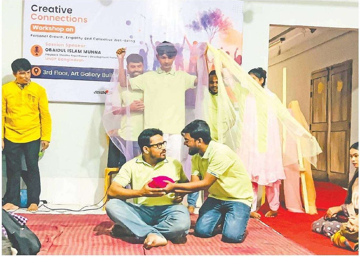 অভিব্যক্তির আয়নায় মানুষ দেখা﻿