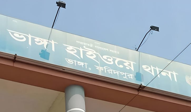 ফরিদপুরে বাসের ধাক্কায় প্রাণ গেল ৩ বন্ধুর