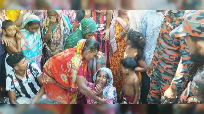 শাহজাদপুরে নৌকা থেকে পড়ে যুবকের মৃত্যু