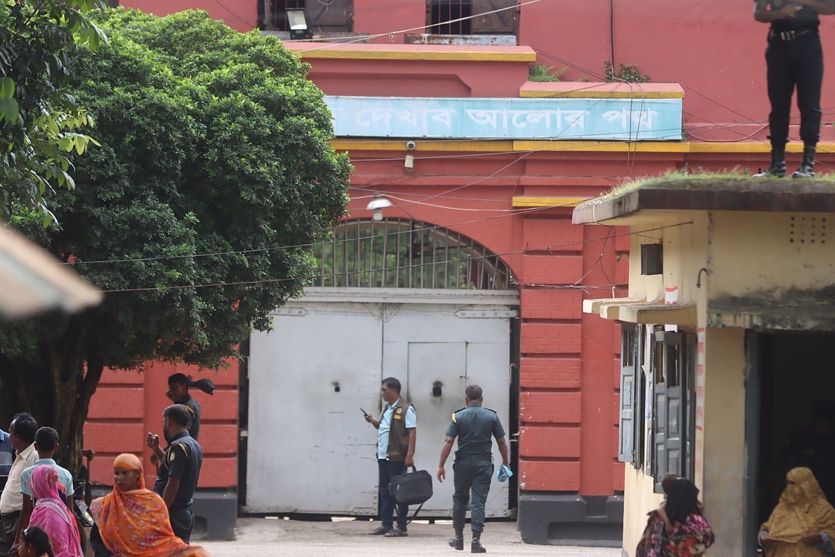 রংপুরে চার খুন: দুই আসামি সিদ্ধার্থ ও মুগ্ধকে জেলগেটে জিজ্ঞাসাবাদ শুরু