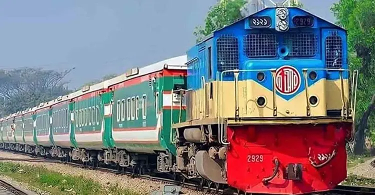 রেল ভ্রমণে সীমাহীন ভোগান্তি, টেকসই সমাধানের পথ কোথায়?