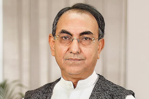 সাড়ে পাঁচ মাস চিকিৎসা–পুনর্বাসনের পর দেশে ফিরছেন মির্জা আব্বাস
