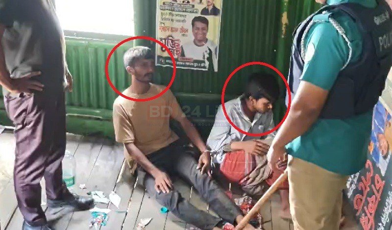 আদাবরে চাপাতি-লাঠি ও রশিসহ দুই যুবক গ্রেপ্তার