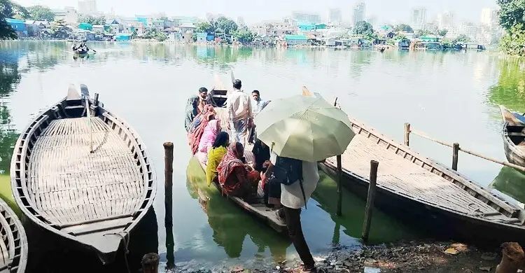 অভিজাত এলাকায় খেয়া নৌকা, ৫ টাকায় পারাপার