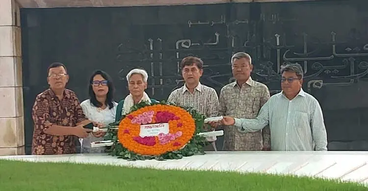 জিয়াউর রহমানের সমাধিতে বান্দরবান জেলা পরিষদ চেয়ারম্যানের শ্রদ্ধা