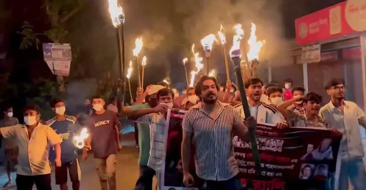 ফরিদপুরে নিষিদ্ধ ছাত্রলীগের মশাল মিছিল