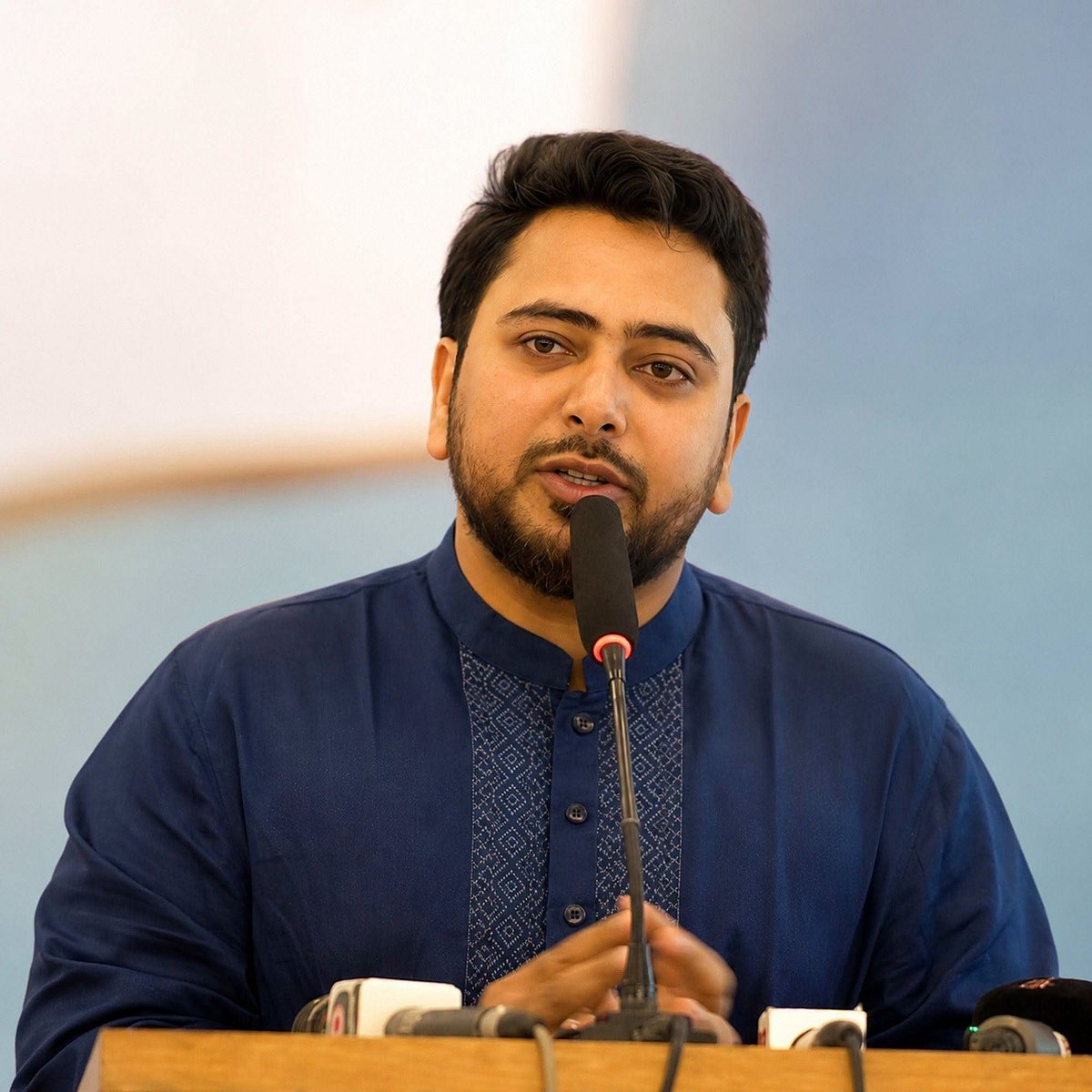 ‘গুমের শিকার’ মিরাজ শেখের খোঁজ চাইলেন নাহিদ ইসলাম