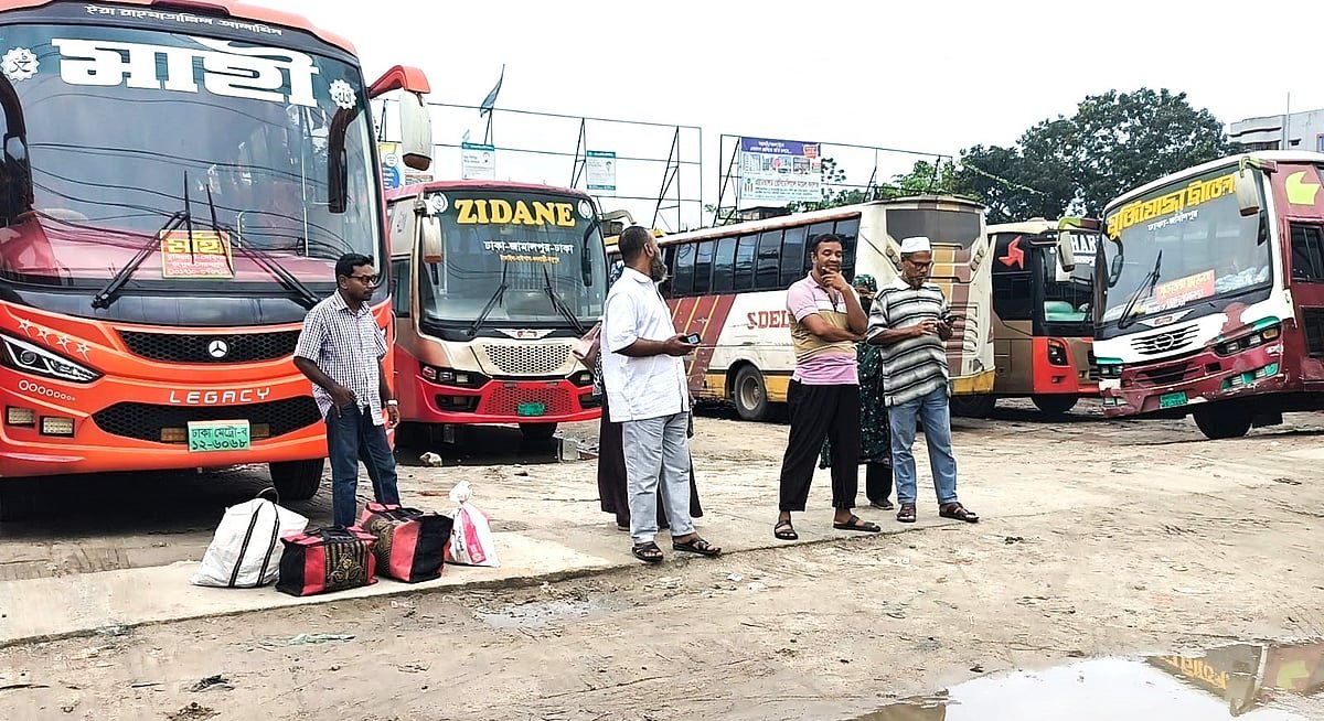 জামালপুরে বাস ভাঙচুর ও শ্রমিকদের মারধরের প্রতিবাদে অনির্দিষ্টকালের ধর্মঘট