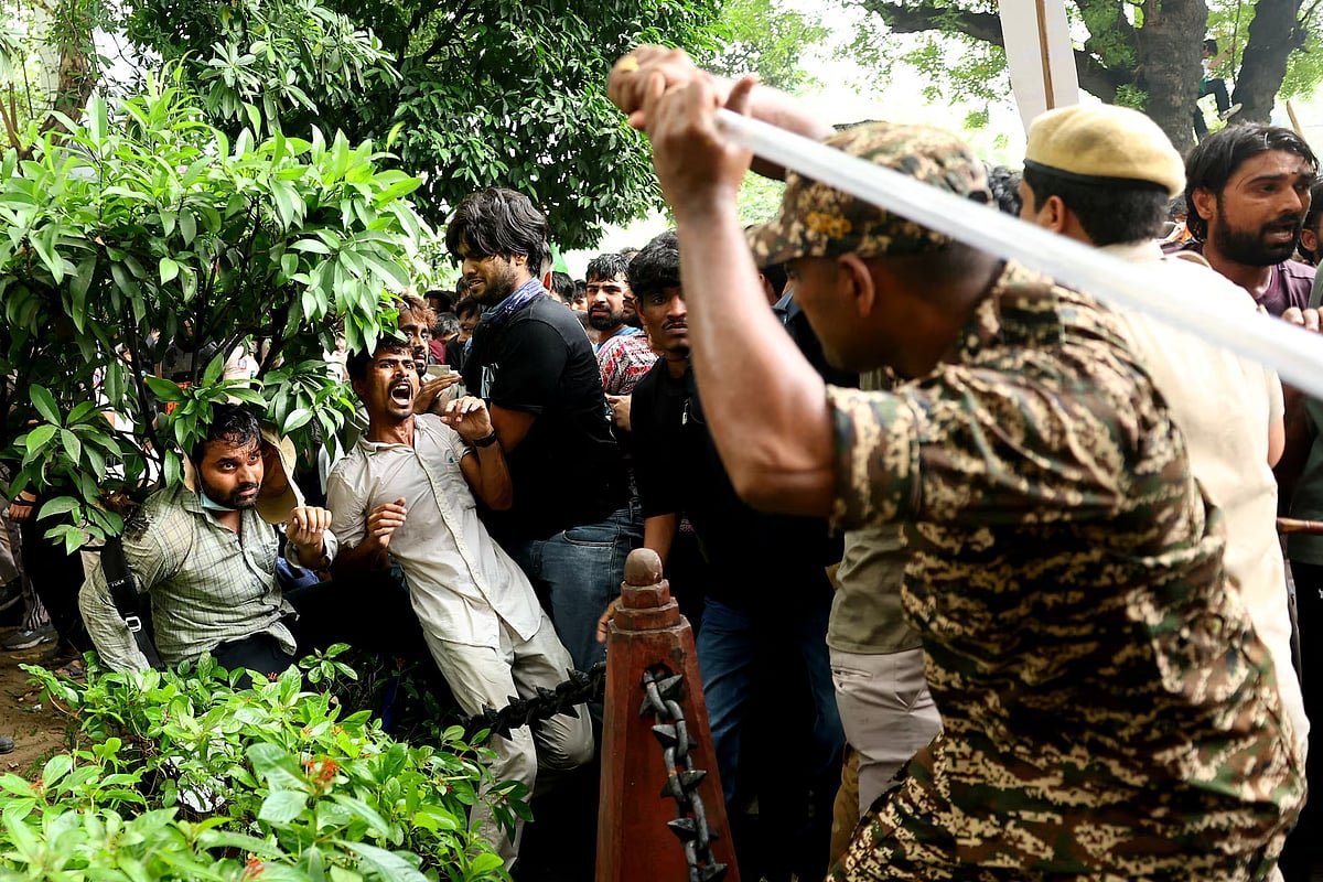 জেন-জির ক্ষোভ সামলাতে জোড়া ব্যবস্থা বিজেপির