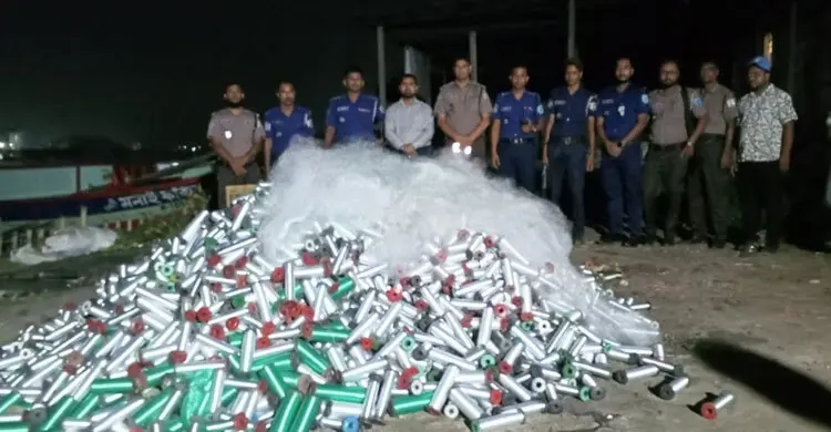 কারেন্ট জালের কারখানায় অভিযানে ৪২ হাজার রিল জব্দ