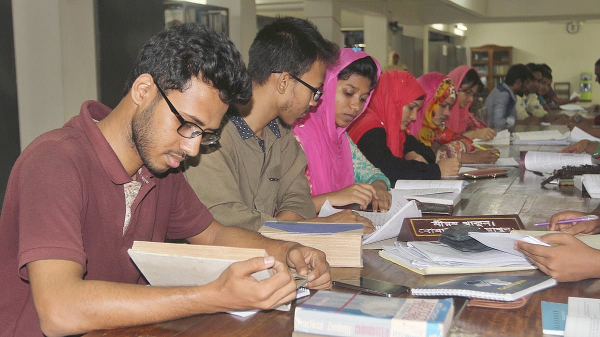 সিভিল সার্ভিসের সরল পাঠ বনাম গরল বাস্তবতা