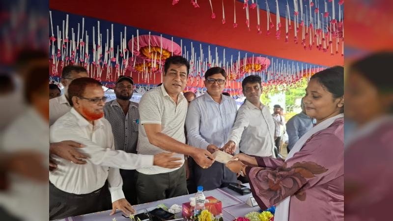 বরগুনায় ২২৬ শিক্ষার্থীকে জেলা পরিষদের ১৪ লাখ টাকার শিক্ষাবৃত্তি প্রদান