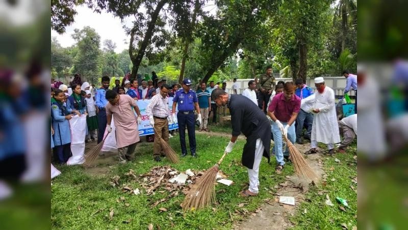 ভূরুঙ্গামারীতে ডেঙ্গু প্রতিরোধে পরিস্কার-পরিচ্ছন্নতা অভিযান শুরু 