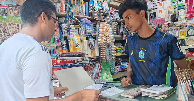 দোকানে মেলে না ৫ টাকার পেনসিল, আকার কমেছে রাবারের
