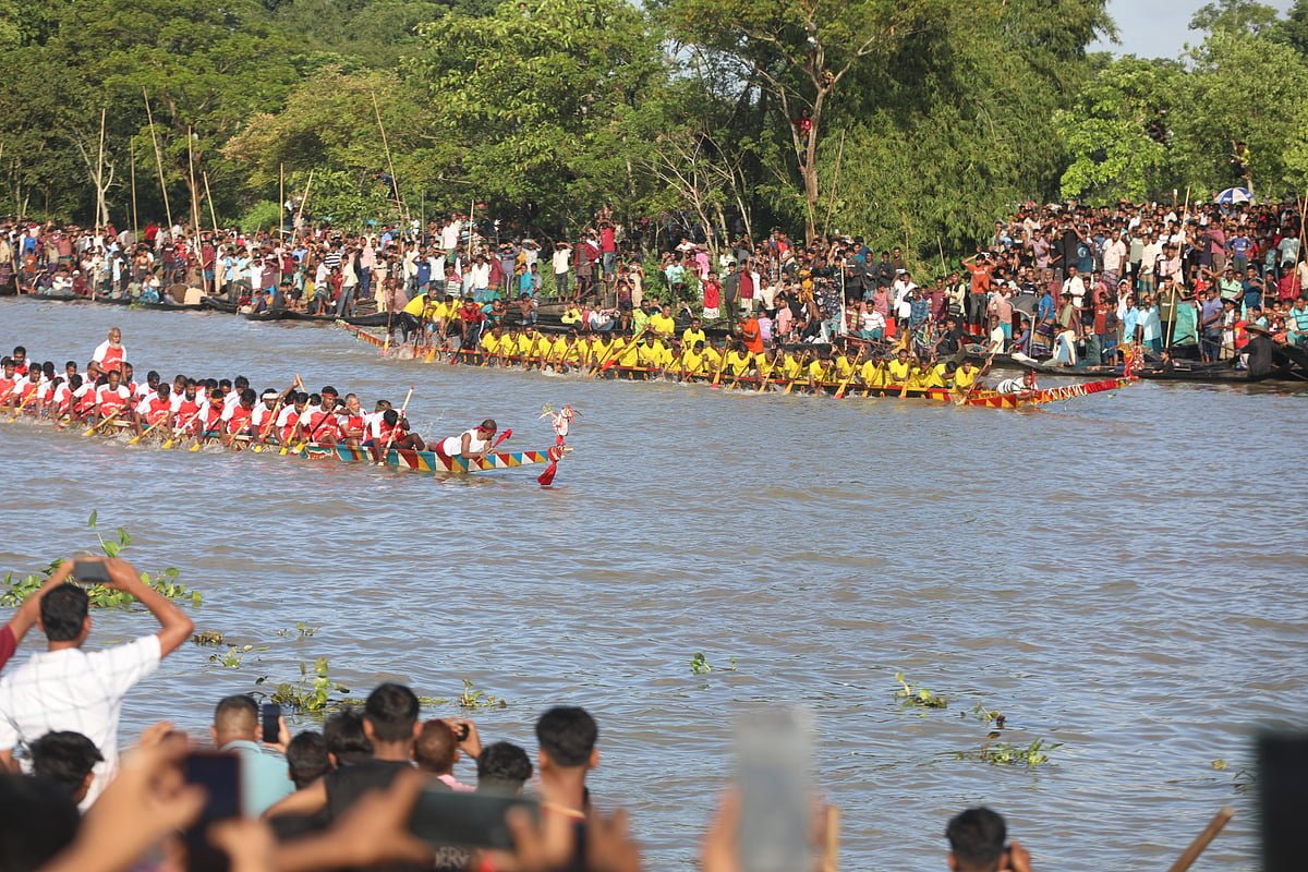বাধা পেরিয়ে সোনাই নদে নৌকাবাইচ অনুষ্ঠিত, ফাইনাল অমীমাংসিত