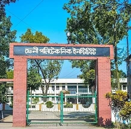 নারী শিক্ষার্থীদের নিয়ে ফেসবুকে শিবির কর্মীর অশালীন পোস্ট, মুচলেকা নিয়ে ছেড়ে দিল পুলিশ