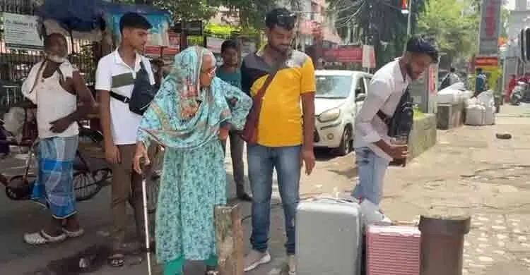 কলকাতায় চিকিৎসা নিতে গিয়ে বিপাকে মা-ছেলে
