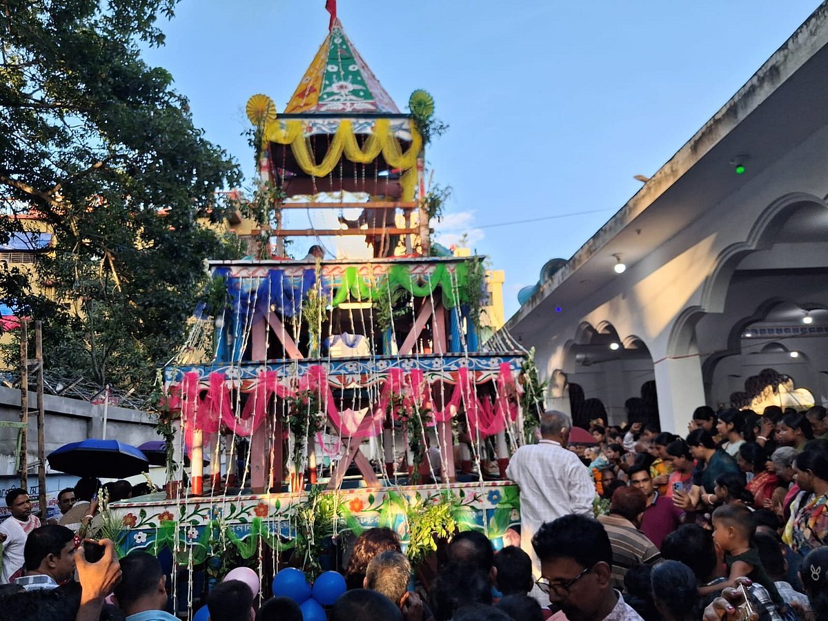 দাউদকান্দিতে উল্টো রথে উৎসবের রং