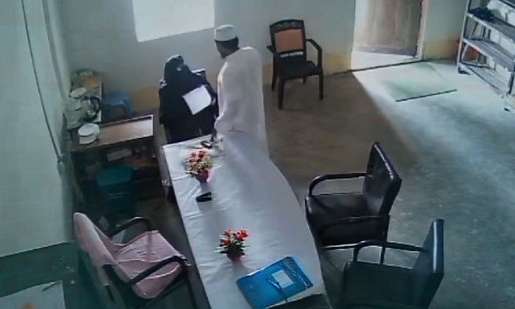 সিসিটিভিতে মাদরাসা শিক্ষকের ‘গুপ্ত কাণ্ড’ ফাঁস: তোলপাড় নেটদুনিয়া!