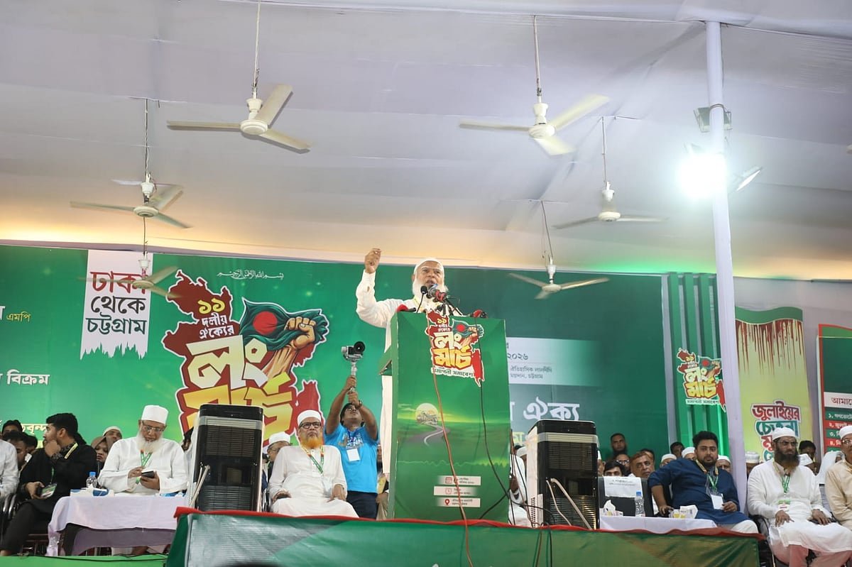 ‘আগের ফ্যাসিস্ট সরকার যে রাস্তায় হেঁটেছে, এই সরকারও সেই রাস্তায় হাঁটছে’