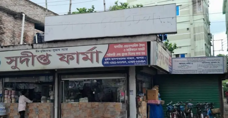 যশোরে নিষেধাজ্ঞা সত্ত্বেও আদালতের টাঙানো সাইনবোর্ড চুরি
