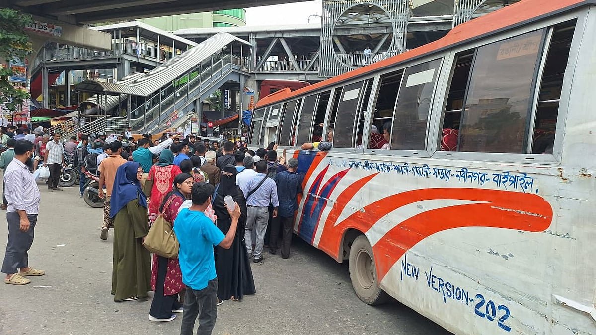 কোথাও ১০ টাকার ভাড়া ১৫ টাকা, হেলপারের ডাক, ‘আজকে কিন্তু ভাড়া বেশি’