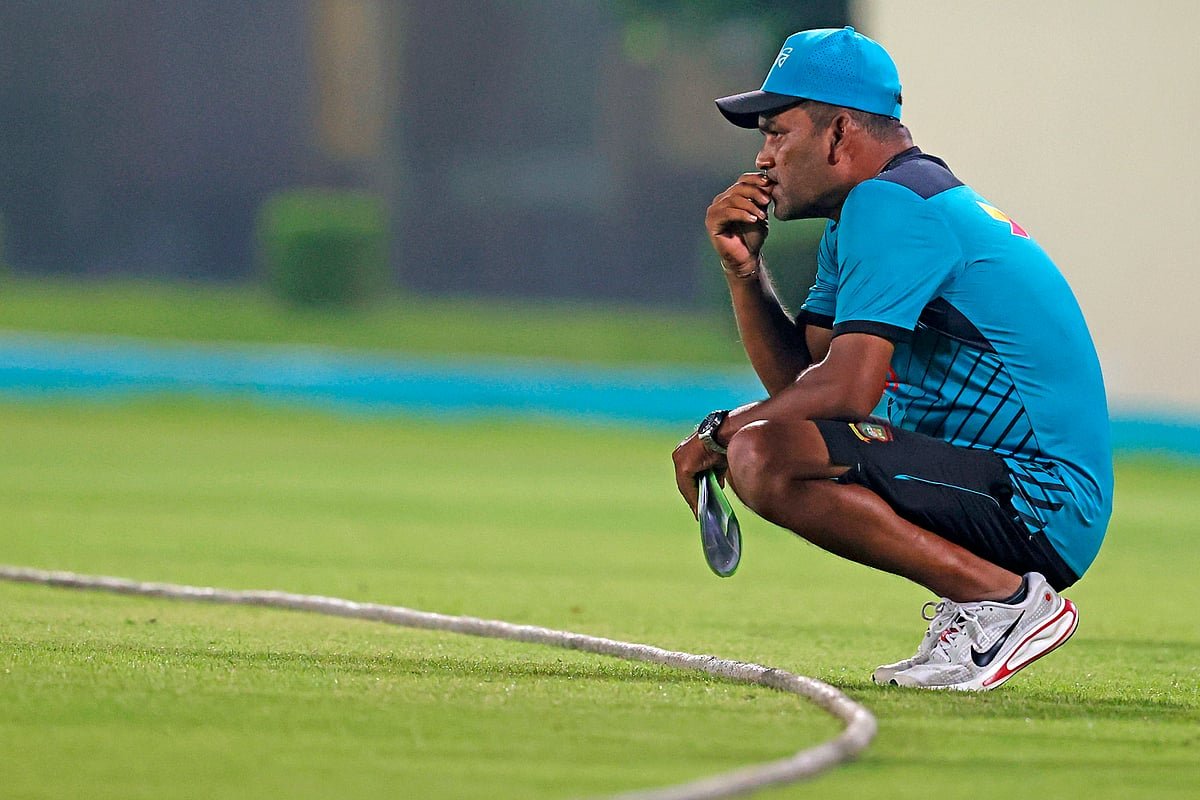 ‘উইকেট নিয়ে ধারণা নেই, তবে কে বানিয়েছে জানি’—কেন সালাহউদ্দীনের এই রসিকতা