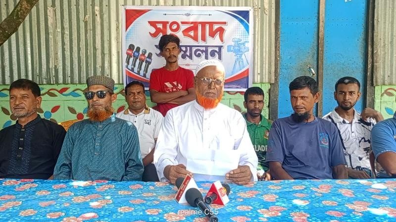 দলীয় পদ থেকে অব্যাহতি চেয়ে সংবাদ সম্মেলন
